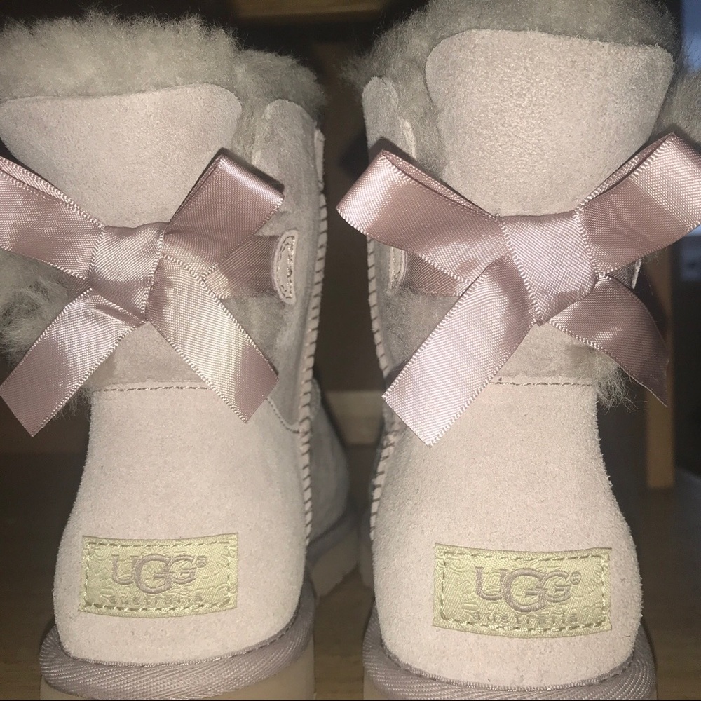 Uggs with bows 💕